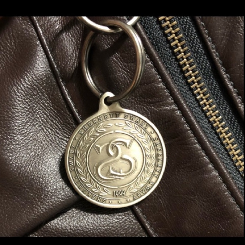 SHERNETT SWABY Leather Crossbody messenger Shoulder Bag. - Picture 4 of 7